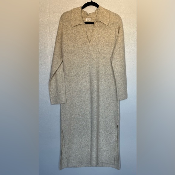Abercrombie & Fitch Dresses & Skirts - Abercrombie & Fitch Cream Long Sleeve Midi Sweater Dress